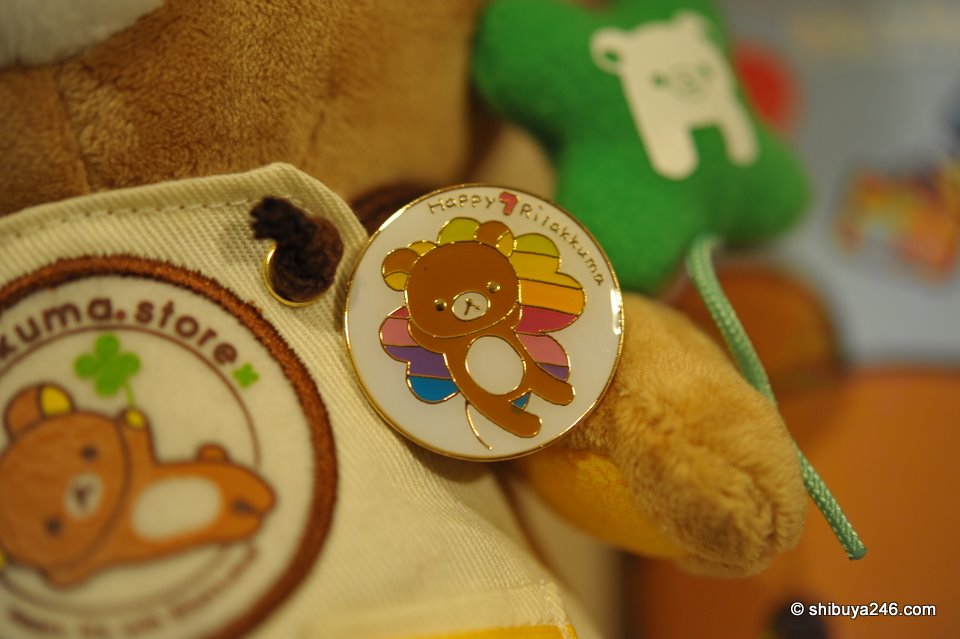 This is the anniversary badge I got from the store for Rilakkuma's 7th anniversary. I was one day early to receive the Tokyo Store 1 year badge.