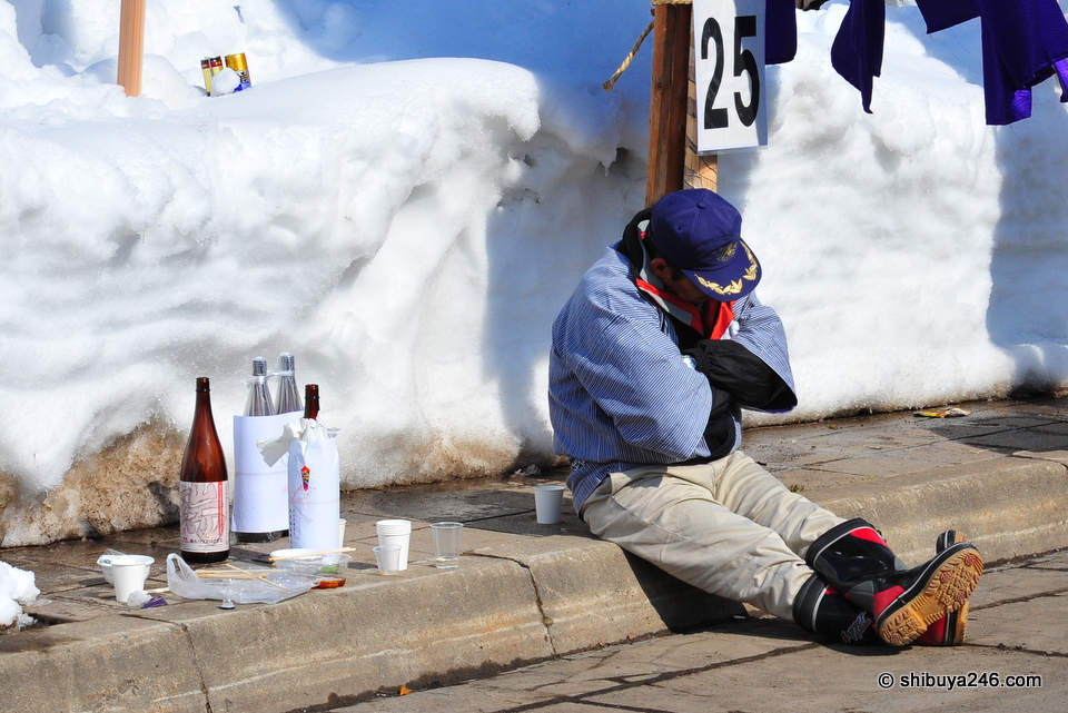 The middle of the day got quite warm and against the backdrop of snow and Sake it was time for some to just take a nap.