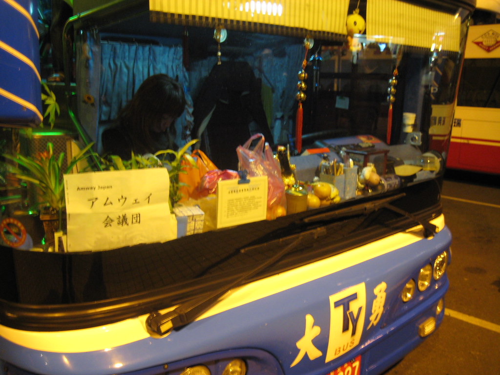 アムウェイのツアーバス@台湾