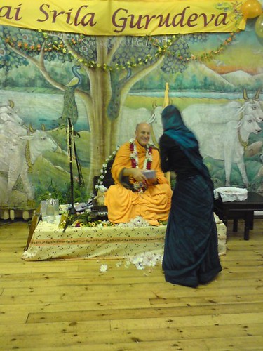 Indradyumna Swami Vyasa puja in UK 2010 -0019 por ISKCON desire  tree.