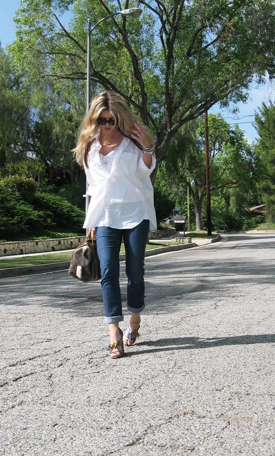 classic white button down+jeans+moschino shoes