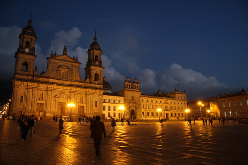 Plaza de Bolivar a la noche