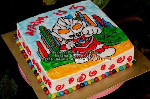 Ultraman Drawing Cake