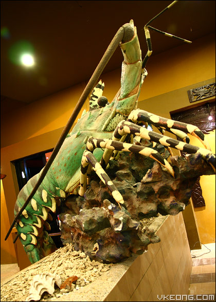 big-prawn-statue