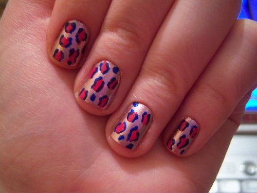 Animal print pink nails by Criss-Teen.