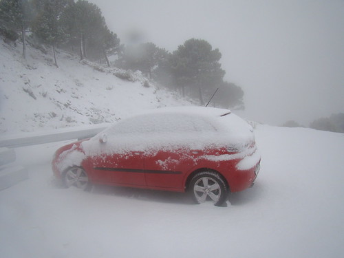 Nuestro coche cubierto por la nieve