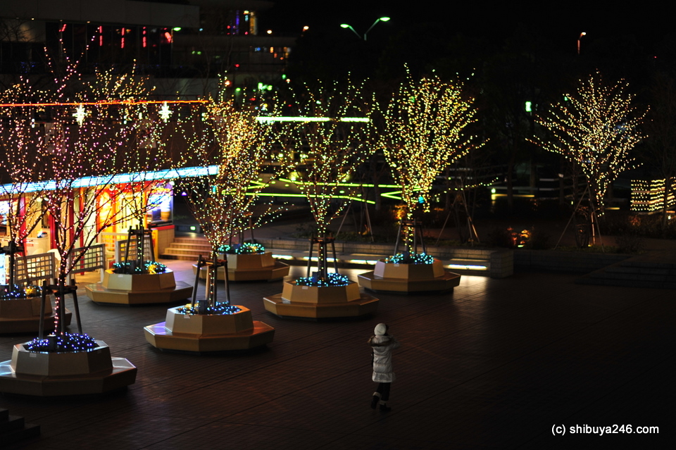 Night lights outside Queen's Square shopping mall, Minato Mirai, Yokohama.