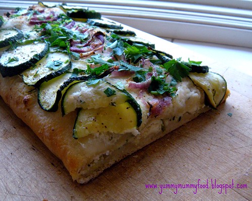 cheesy flatbread with zucchini and onions