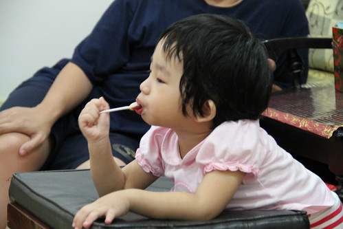 Wei Ting eating lolipop
