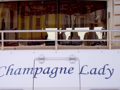 Champagne lady boat