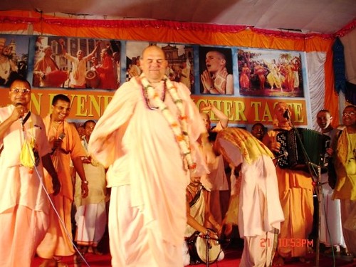 H H Jayapataka Swami in Tirupati 2006 - 0069 por ISKCON desire  tree.