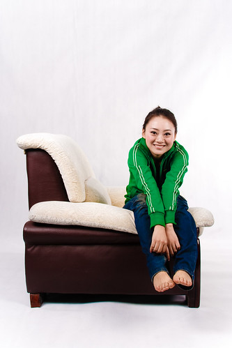李卓 Li Zhou on the Sofa