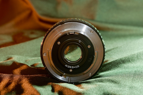Zenitar Fisheye 16 mm f/2.8，後面有個可拆卸式的小鏡片，顏色濾鏡都是從這裝