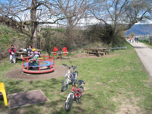 Spielplatz am Rande des Fahrradweges zwischen St. Michael/ Eppan und Kaltern