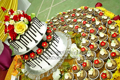 Wedding Cake and Cupcakes for Azrina, Tanjung Malim, Perak - 20 December 2009