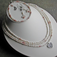 Pink and white pearls set