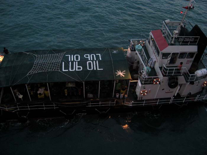 LUb OIL barge
