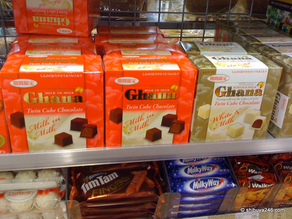 Lotte have some Ghana chocolate cubes out as a limited edition product. Very tempting. Notice also the TimTam and MilkyWay plus shortbread in this corner. Some Family Marts stock a more international range of goods than others.