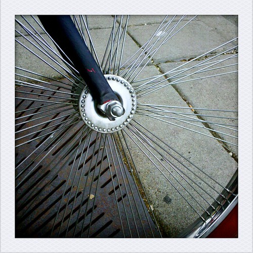 72 spokes, radially laced in groups of three