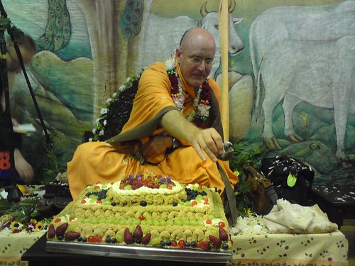 Indradyumna Swami Vyasa puja in UK 2010 -0028 por ISKCON desire  tree.