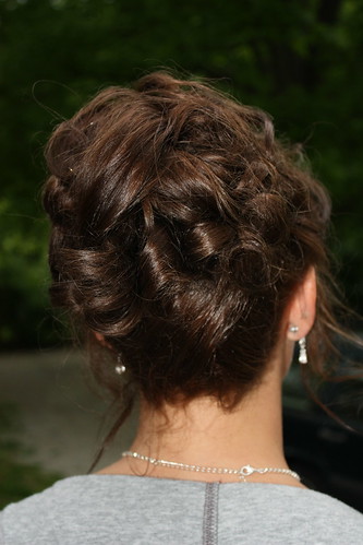 4594169284 8b0ff907a4 m Cute prom hairstyles for long hair and no bangs?