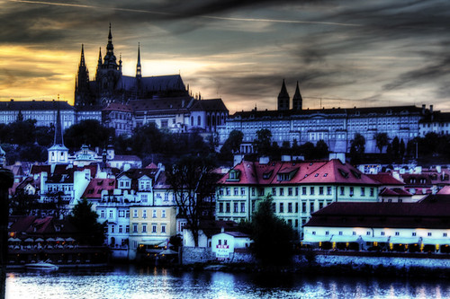 River Moldava at sunset. Prague. El río Moldava al atardecer. Praga.