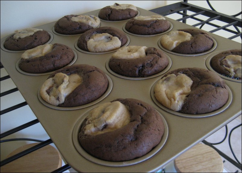 cookie dough cuppycakes - cooling