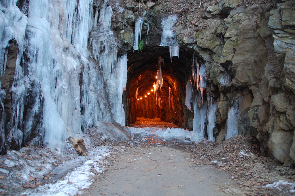 2010Jan - BWC Trail Ice Tunnel 5