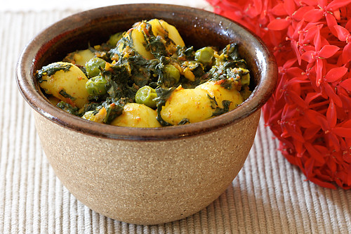 East Indian Spinach, Potatoes & Peas