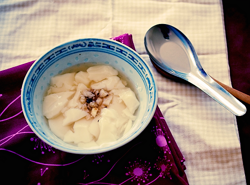 Tào phớ {Tofu pudding with ginger syrup}
