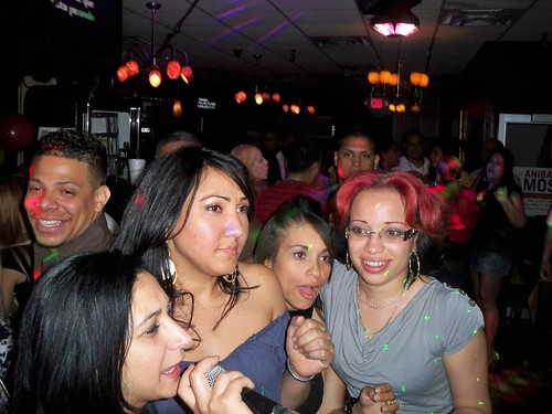 Noche de Karaoke en El Merengue Restaurant 05-06-10 078
