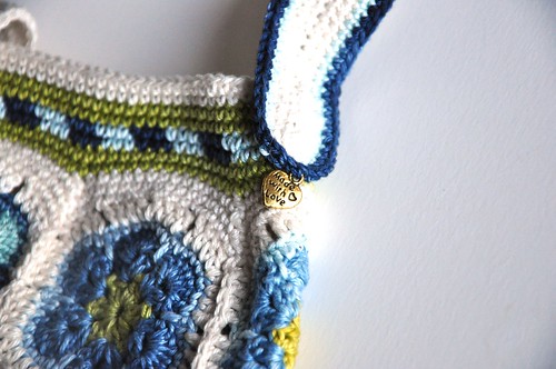 Mia's Blues crochet bag, close up-1