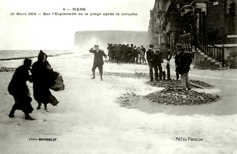 déferlantes pendant la tempête du 16 mars 1914 à Mers les Bains