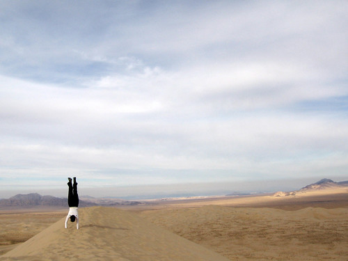 Dune-top handstand