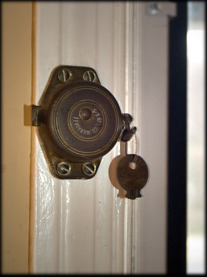 lock-broken-key