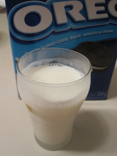 Milk and Oreo cookies