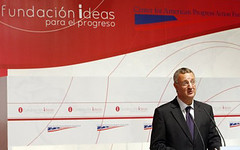 Caldera inaugurando la II Conferencia en 2010