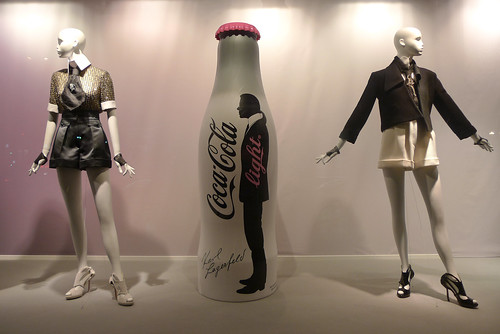 Vitrines Coca-Cola light by Karl Lagerfeld - Galeries Lafayette - Paris, mai 2010