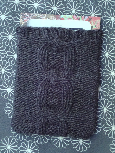 Cabled Nook Sleeve