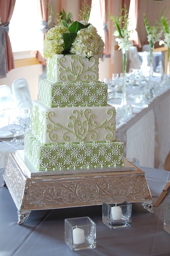 Jennifer & Sergio Wedding Cake - side