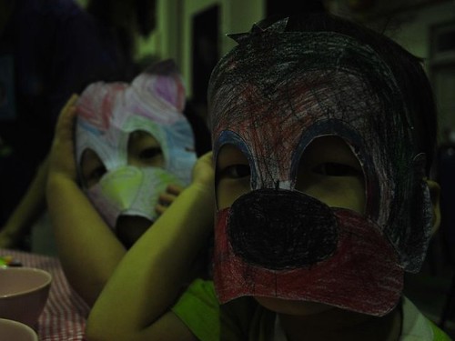 rouyong wearing mask