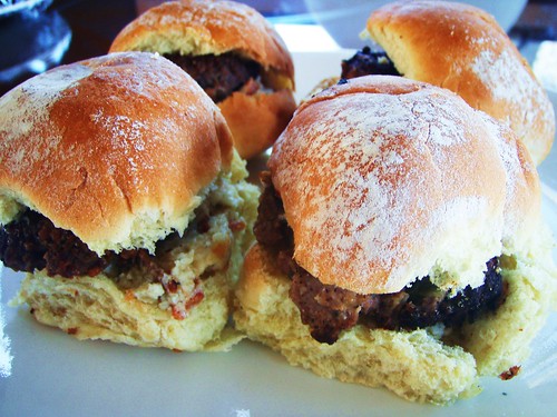 mini slider burgers with bacon and blue cheese spread (super bowl) - 12