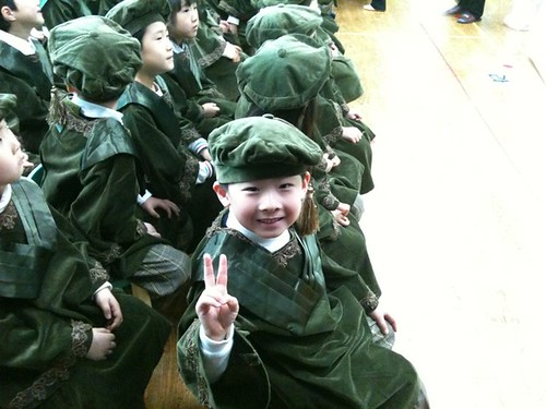 큰아들 선호 유치원 졸업식 참석 중.