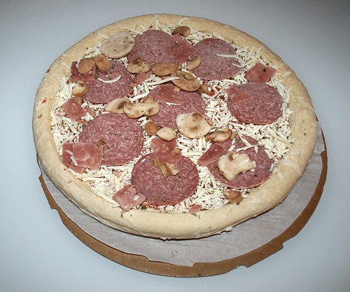 05 - Pizza mit Pappe und Backpapier
