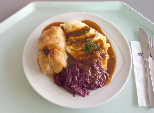 Kohlroulade & Kartoffelpüree / stuffed  cabbage & mashed potatoes
