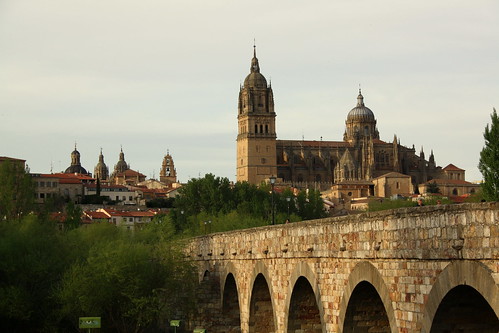 Catedrales y puente romano