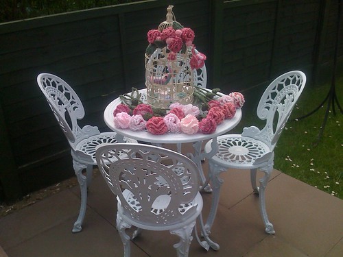 Just taking some photos with Birdcage and Carnations I made last year. I know you've seen them all before! Sorry...