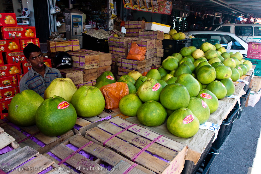 Pomelo Seller @ Pudu Market, KL, Malaysia