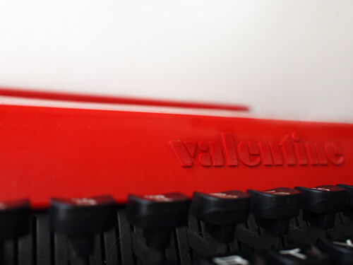 7b7: olivetti valentine typewriter