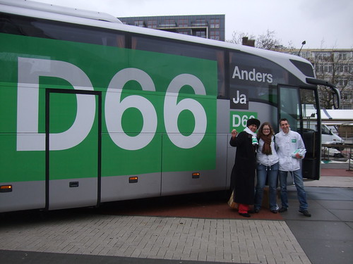 D66 op campagne in Geuzenveld